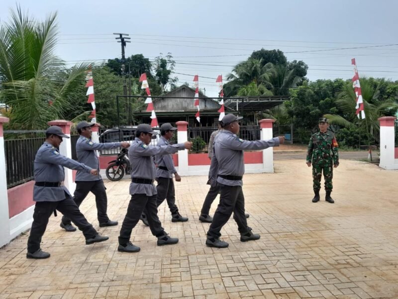 Babinsa Koramil 1009/-01/Jorong Serda Kasduri Memberikan Pelatihan Bagi Linmas Desa Jilatan