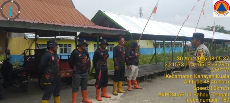 Personel Polsek Kahayan Kuala sambangi warga dan Memberikan himbauan Tentang Larangan Membakar hutan dan lahan.