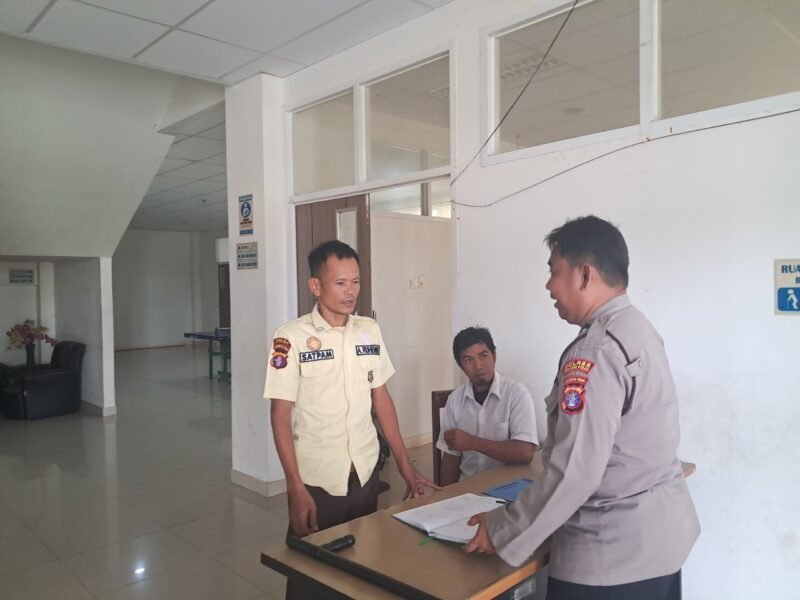 Kanit Binkamsa Sat Binmas Polres Pulang Pisau Sambangi Satpam kantor DPRD Pulang Pisau