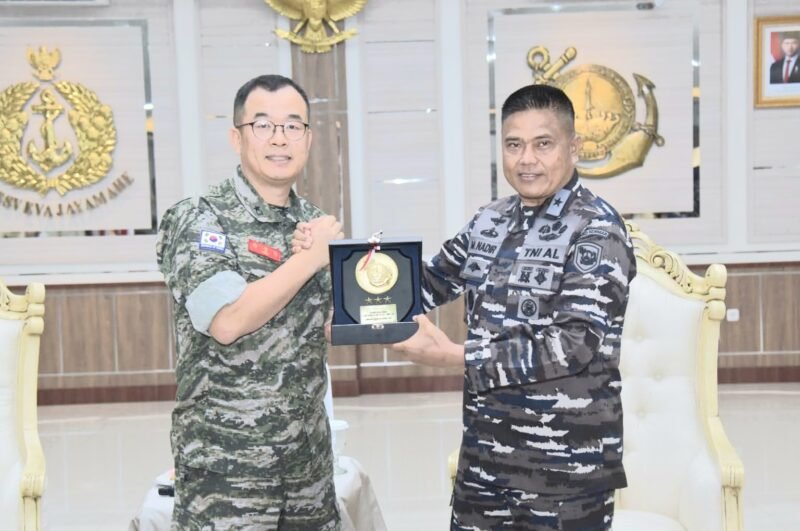 KASKORMAR MENERIMA COURTESY CALL BRIGADIR JENDERAL CHA YOUNG-MIN