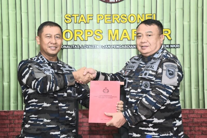 Dispen Kormar TNI Angkatan Laut (Jakarta). Jelang serah terima jabatan Asisten Personel (Aspers) Korps Marinir Kolonel Marinir ‎Kolonel Mar Arif Handono, S.A.P., M.A.P.(Foto: Bib/TargetNews.ID)