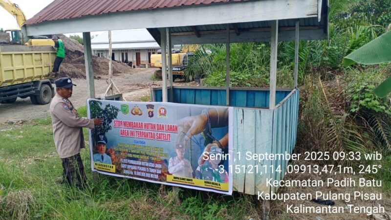 Pemasangan Spanduk larangan membakar hutan, dan lahan serta sosialisasi kepada masyarakat, tentang larangan membakar hutan dan lahan,saat laks Patroli Dialogis