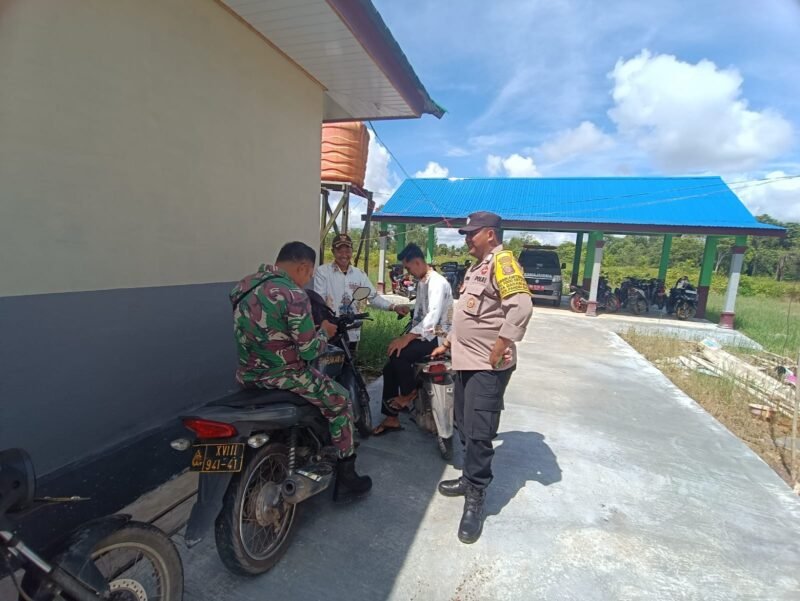 CEGAH GANGGUAN KAMTIBMAS DAN JALIN SILATURAHMI, BHABINKAMTIBMAS SAMBANGI WARGA DESA BINAAN