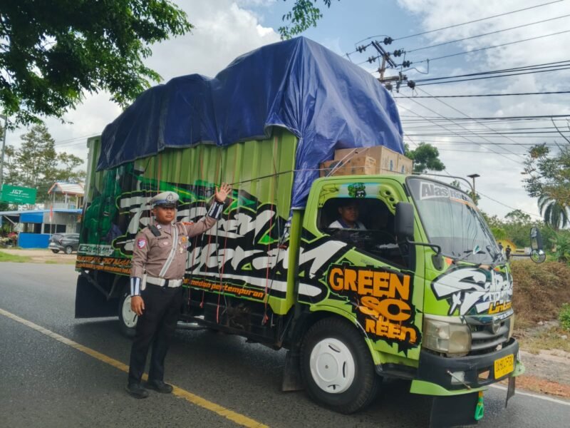 Satlantas Polres Pulang Pisau, Beri Teguran Humanis kepada Pengemudi Truk Overload