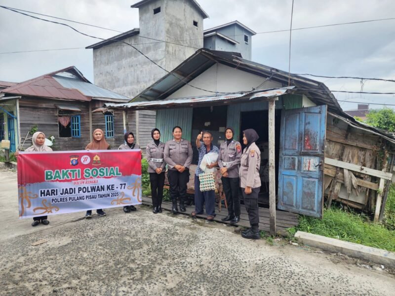 Peduli Sesama, Polwan Polres Pulang Pisau Laksanakan Bakti Sosial di Hari Jadi ke-77