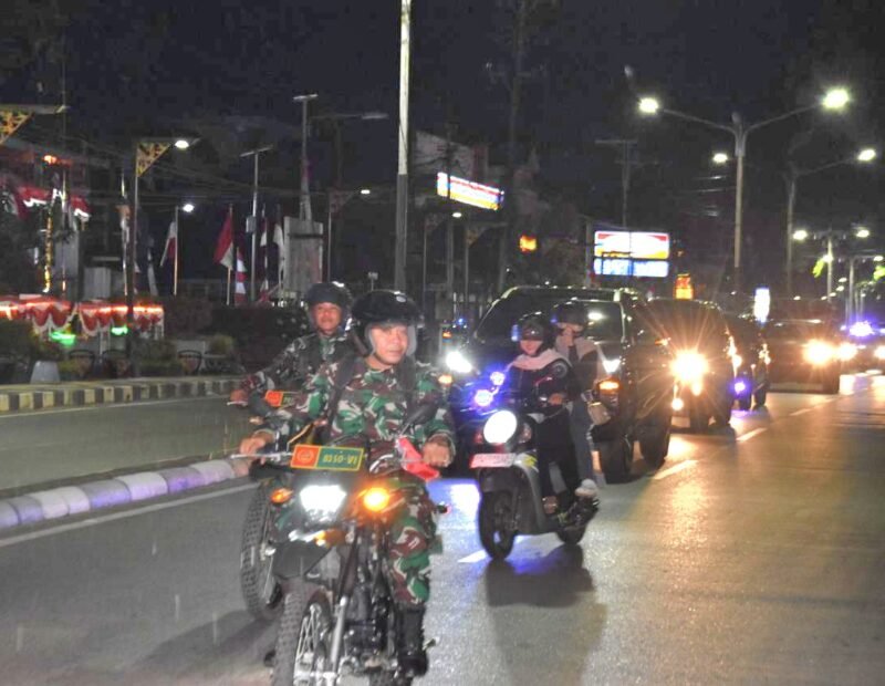 Sinergi TNI Polri Jaga Keamanan Dandim 1009/Tanah Laut Bersama Kapolres Tala Pimpin Patroli Cipta Kondisi