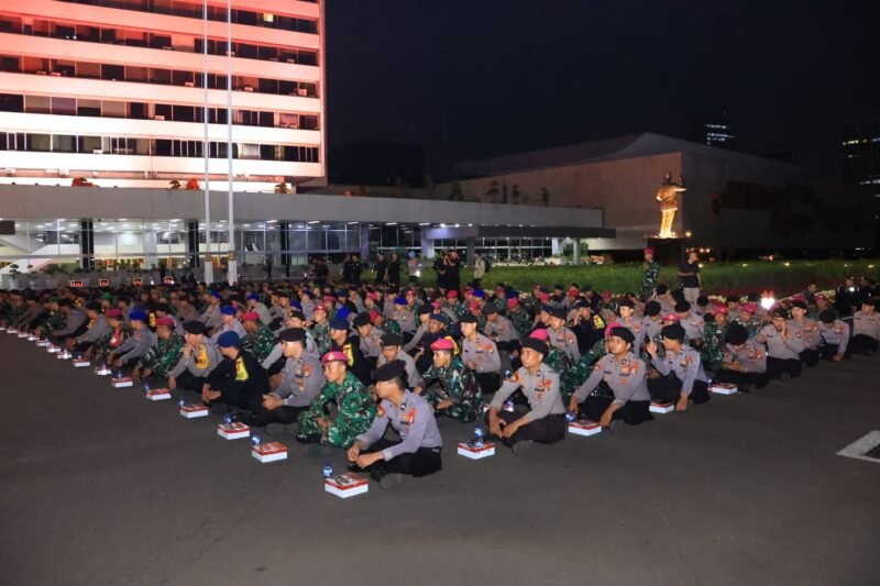 Makan Malam Bersama, Kapolri Beri Motivasi Pasukan Pengamanan, DPR/MPR RI