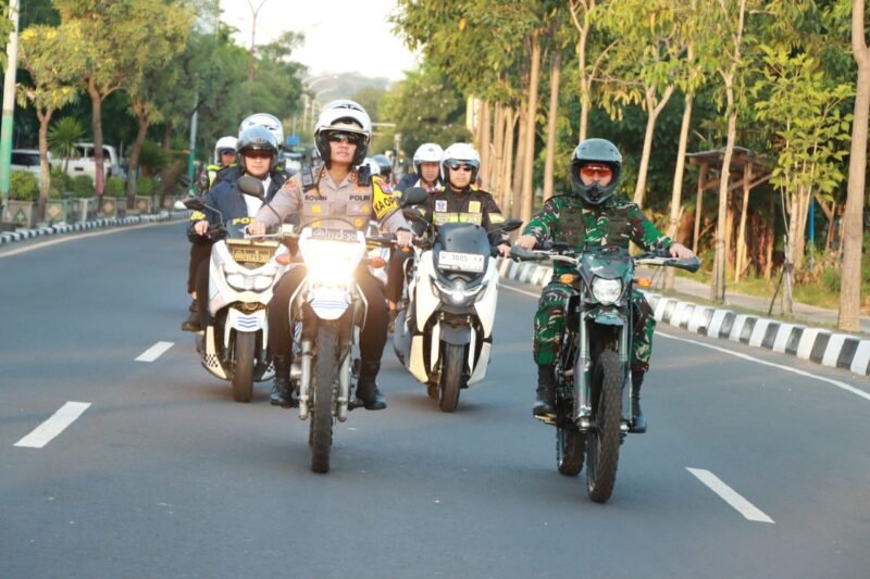 Kodim 0817/Gresik Bersama Polres Gelar Patroli Skala Besar Jaga Kondusivitas Wilayah