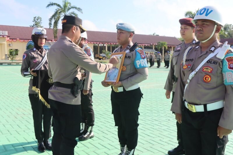 Polres Pulang Pisau Berhentikan Tidak Hormat Satu Personel lewat Upacara Resmi