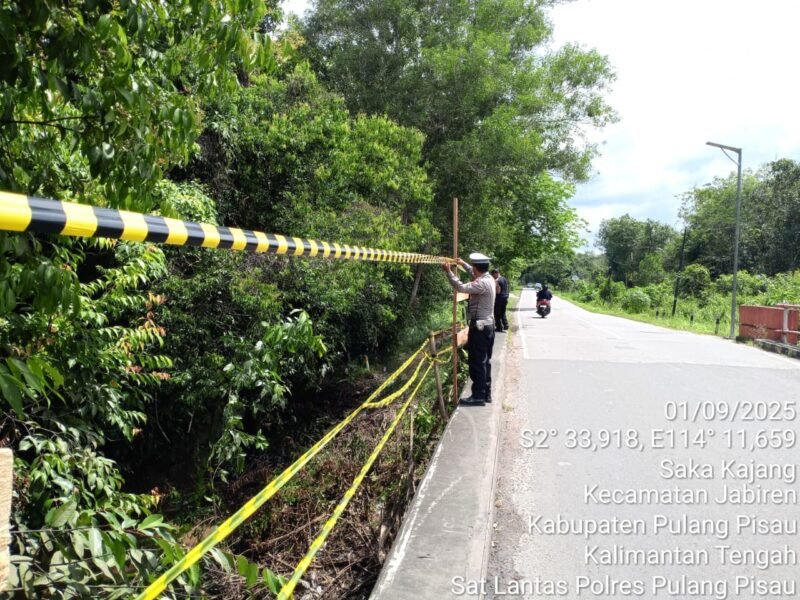 Spanduk Imbauan Dipasang, Satlantas Polres Pulang Pisau Ingatkan Bahaya Tikungan Tajam