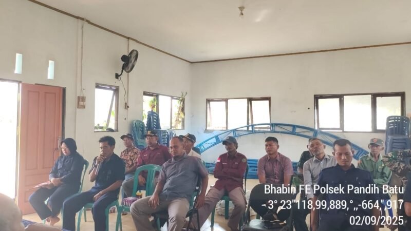 Personil Polsek Pandih Batu Melaksanakan patroli dialogis dan sampaikan untuk jaga Kamtibmas