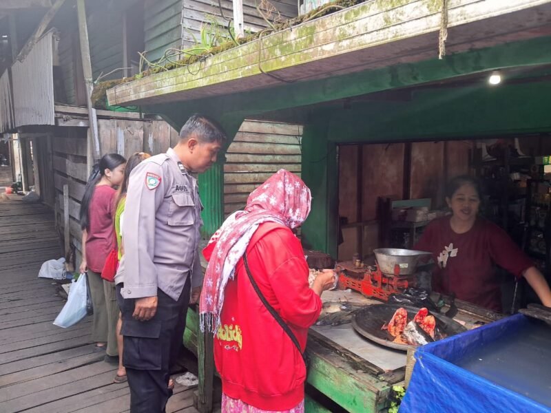 Satbinmas Polres Pulang Pisau sambangi dan dialogis dengan pedagang