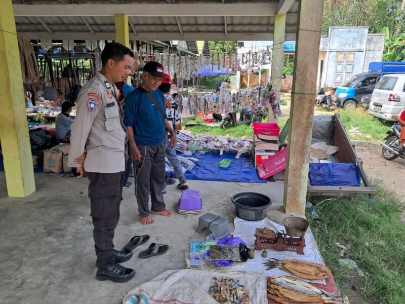 Satbinmas Polres Pulang Pisau sambangi dan dialogis dengan pedagang