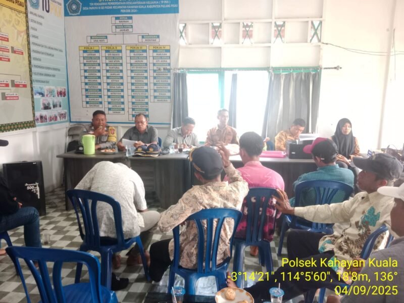 Personel Polsek Kahayan Kuala menyampaikan pesan Kamtibmas, dan Himbauan kamtibmas dan mendukung Program pemerintah terkait ketahanan pangan.