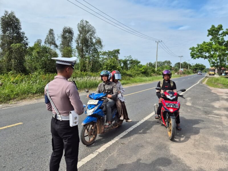 Sat Lantas Polres Pulang Pisau Berikan Himbauan Kamseltibcarlantas kepada Pengendara