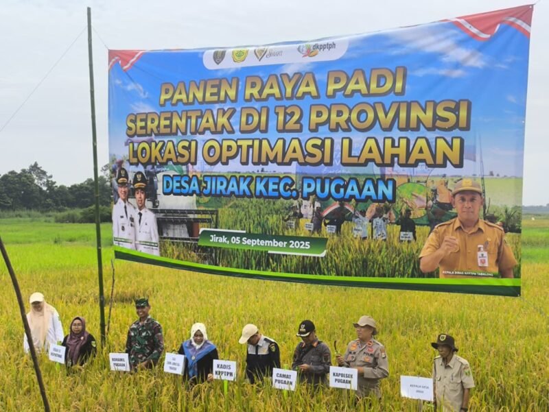 Foto: Danramil 1008-06/Banua Lawas-Pugaan, Lettu Inf Ponidi, menghadiri kegiatan Panen dan Tanam Serentak di 12 Provinsi Lokasi OPLAH