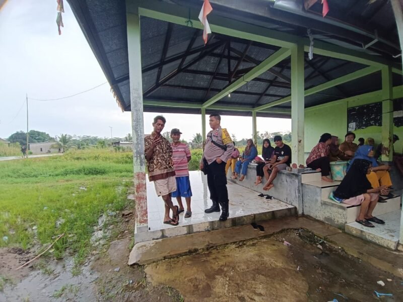 Wujud Kedekatan Dengan Masyarakat, Bhabinkamtibmas Aktif Sambangi Warga Desa Binaanya