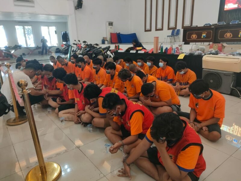 Polrestabes Surabaya bersama Polda Jatim menggelar konferensi pers terkait penanganan aksi demo anarkis yang terjadi pada 29–30 Agustus 2025 di wilayah hukum Surabaya. Foto, bib