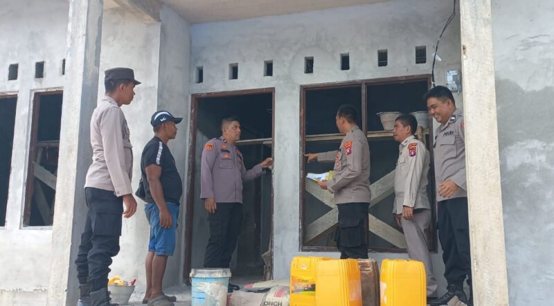 Polres Pulang Pisau Bersama Tim Birolog Polda Kalteng Laksanakan Pengawasan Berkala Pembangunan Rumah Dinas Polsek Sebangau Kuala