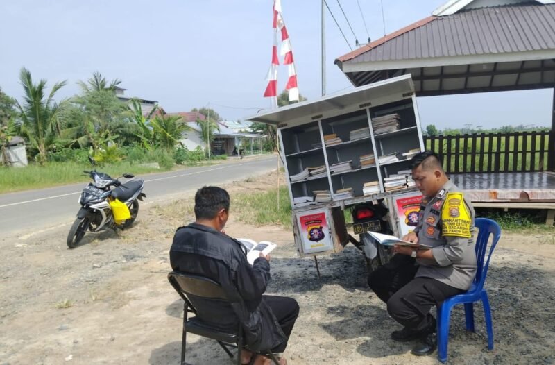 Budayakan baca Satbinmas Polres Pulang Pisau melalui bhabinkamtibmas melaksanakan perpustakaan keliling (Bajaka) Ke Pedesaan wilayah Kabupaten Pulang Pisau, Jumat (05/09/2025).