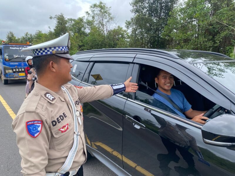 Satlantas Pulang Pisau Tegur Pengemudi Tanpa Sabuk Pengaman