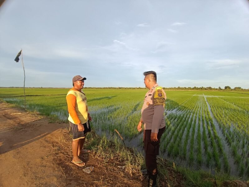 Wujud Kedekatan Dengan Masyarakat, Bhabinkamtibmas Aktif Sambangi Warga Desa Binaanya