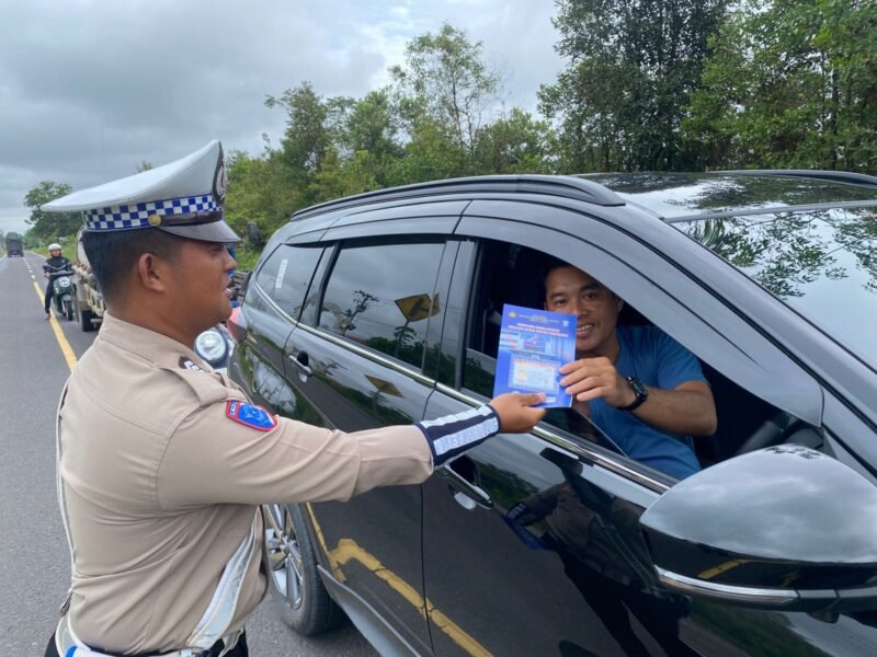Satlantas Pulang Pisau Tegur Pengemudi Tanpa Sabuk Pengaman
