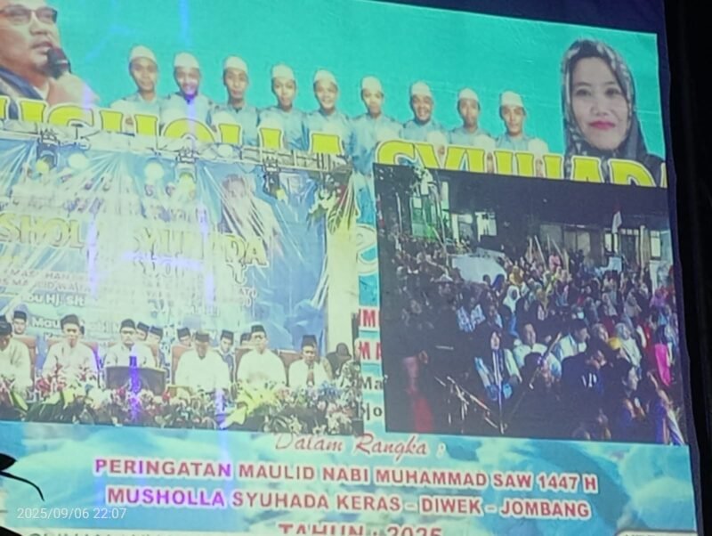Warga Keras, Kecamatan Diwek ,Kabupaten Jombang,menggelar peringatan Maulid Nabi Muhammad SAW 1447 H,di Musolah Suhada'.Rt 007 RW 004, pada Minggu Malam,(Foto: Anam TargetNews.ID Maulid Nabi Muhammad SWA 1447 H,)