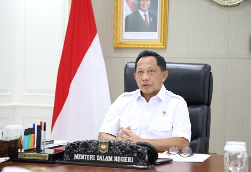 Mendagri Tito Instruksikan Kepala Daerah Perkuat Satlinmas dan Dorong Forkopimda