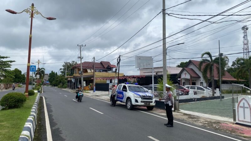 Pastikan Ibadah Minggu Lancar, Sat Lantas Polres Pulang Pisau Siaga di Gereja