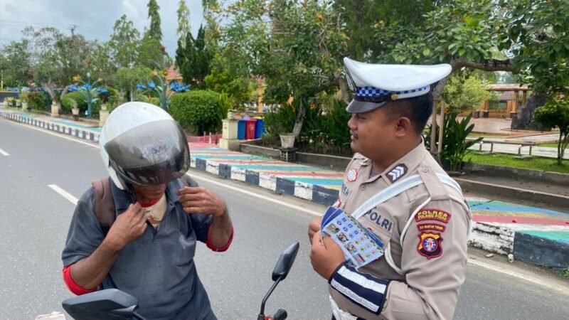 Satlantas Polres Pulang Pisau Sosialisasi Penggunaan Helm dengan Benar