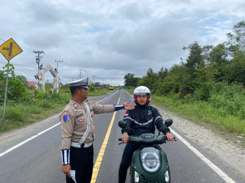 Satlantas Polres Pulang Pisau Sosialisasi Penggunaan Helm dengan Benar