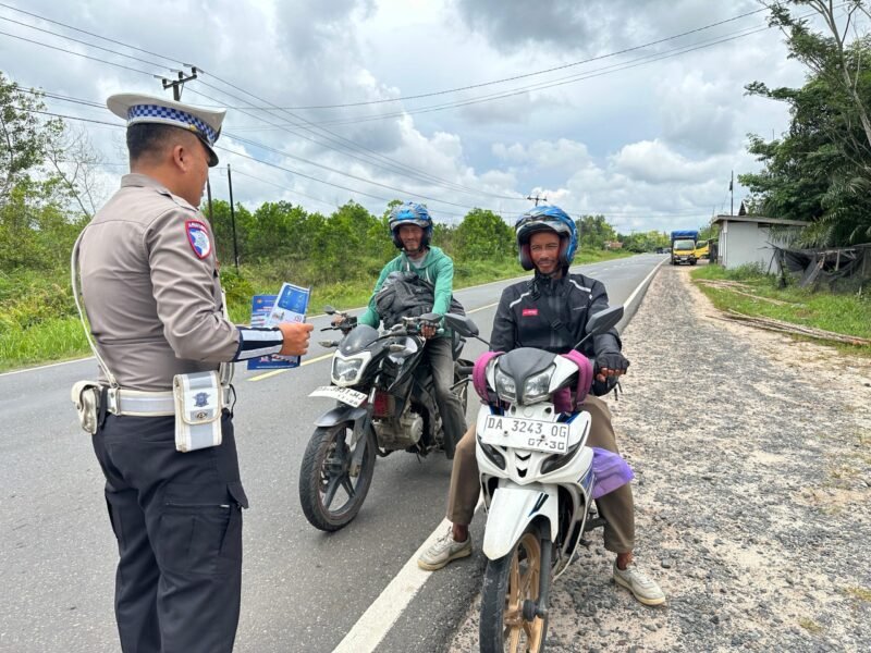 Sat Lantas Polres Pulang Pisau Berikan Himbauan Kamseltibcarlantas kepada Pengendara
