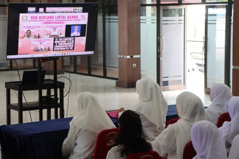 Penuh Khidmat, Bhayangkari Pulang Pisau Ikuti Doa Lintas Agama untuk Keselamatan Bangsa
