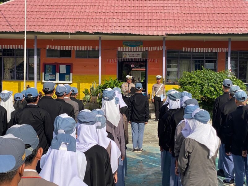 Semarak HUT Lalu Lintas ke-70, Satlantas Polres Pulang Pisau Jadi Irup dan Bagikan Alat Keselamatan di Sekolah