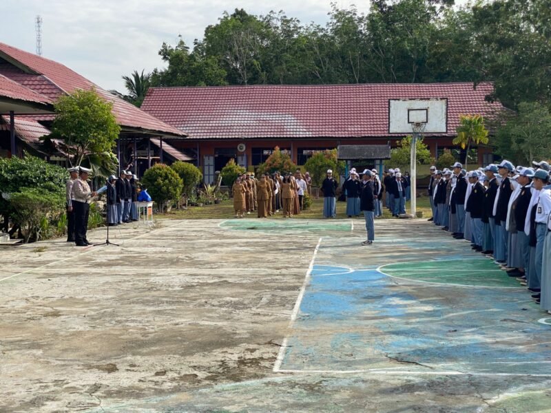 HUT Lalu Lintas Bhayangkara ke-70: Satlantas Polres Pulang Pisau Turun Langsung Jadi Pembina Upacara di Sekolah