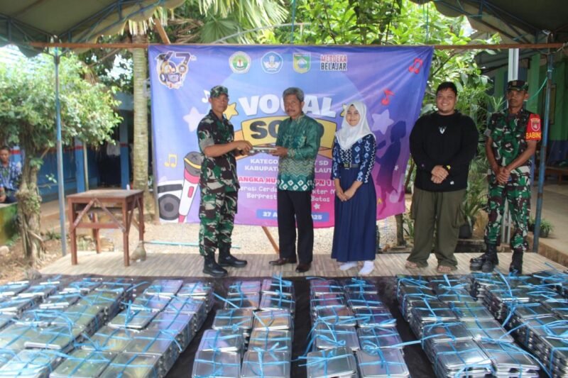Danramil 1009-02/Pelaihari Beserta Anggota Dampingi Penyaluran Program MBG