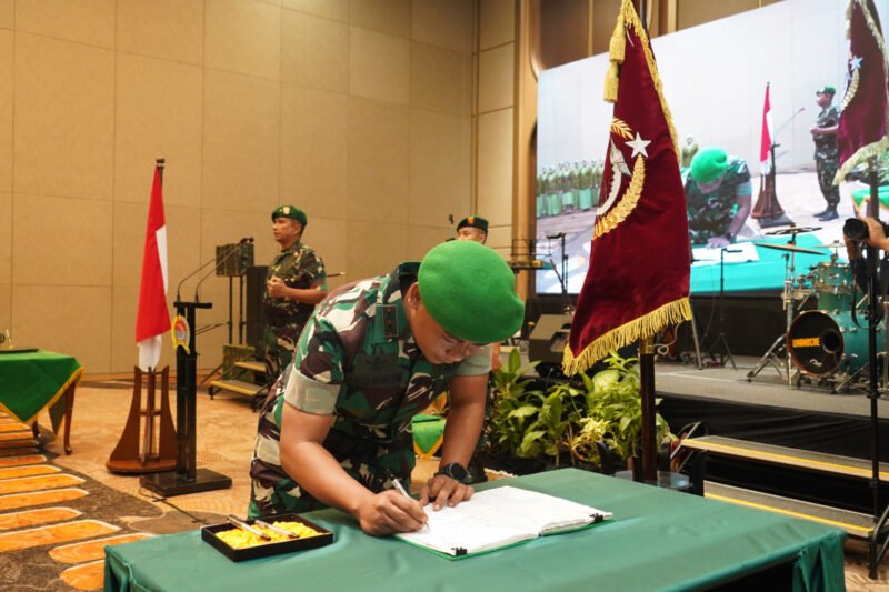 Pergantian Jabatan Strategis di Korem 084/Bj, Danrem Pimpin Langsung Upacara Sertijab,[Foto: Antok TargetNews.id]