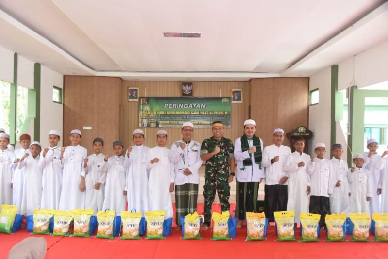 Foto: Kodim 1002/Hulu Sungai Tengah (HST) menggelar Peringatan Maulid Nabi Muhammad SAW 1447 H/2025 M dengan tema “Membangun Karakter Personil TNI Prima Melalui Sunah Rasulullah”(Bib TargetNews.id)