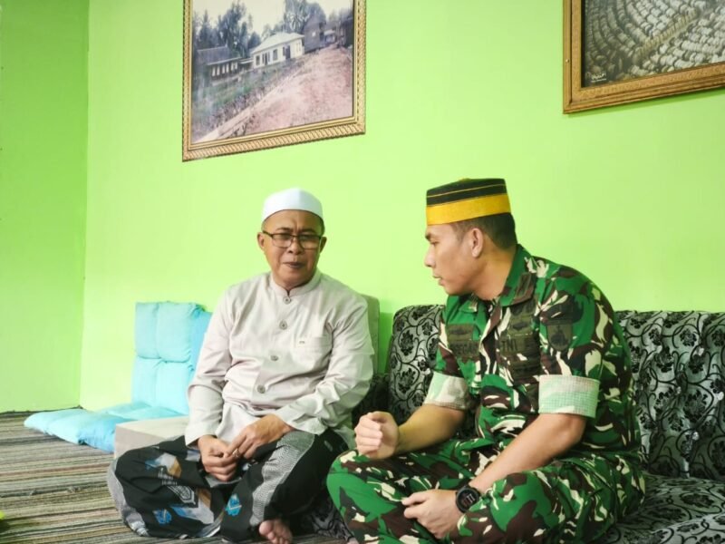 Foto: Dandim 1002 HST, Letkol Inf Ardiansyah Okta Putra Siregar kunjungi Pondok Pesantren Nurul Muhibbin Ilung, Kecamatan Batang Alai Utara (Batara), Kamis (11/9/2025). Bib Gila TargetNews.id