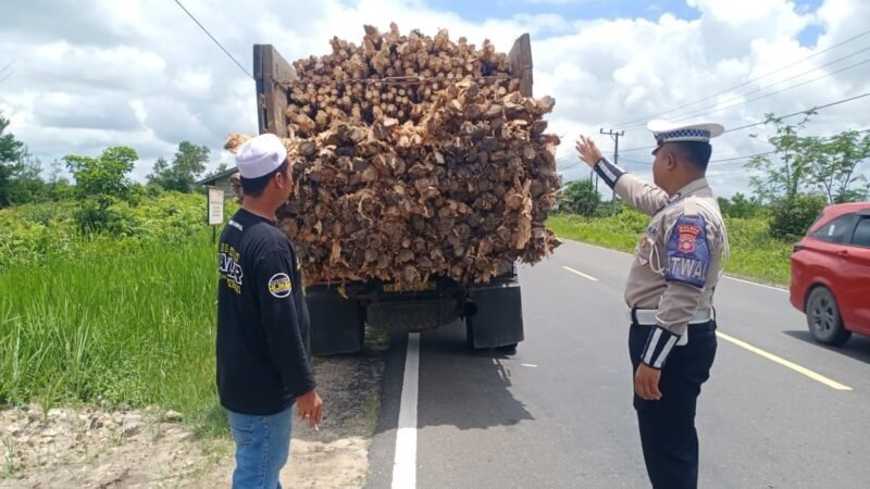 Satlantas Polres Pulang Pisau, Beri Teguran Humanis kepada Pengemudi Truk Overload