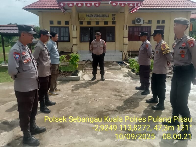 Personil polsek sebangau kuala melaksanakan serah terima piket penjagaan mako polsek sebangau kuala