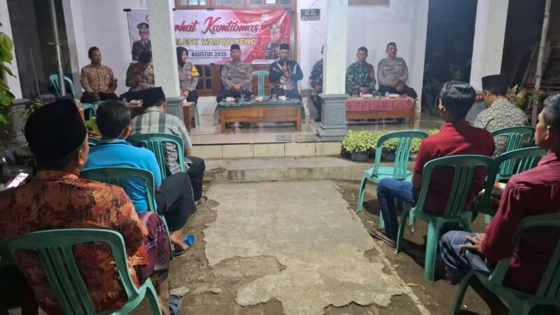 Kapolsek Warujayeng Gelar Curhat, Kamtibmas Bersama Warga Brumbung Foto: Jomsen Silitonga/TargetNews.id