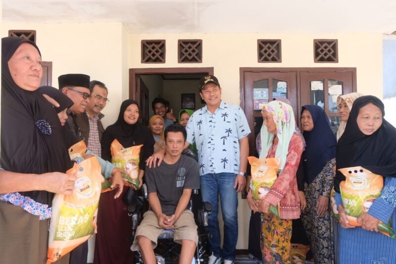 Bupati Subandi Serahkan Bantuan Kursi Roda, untuk Warga Disabilitas