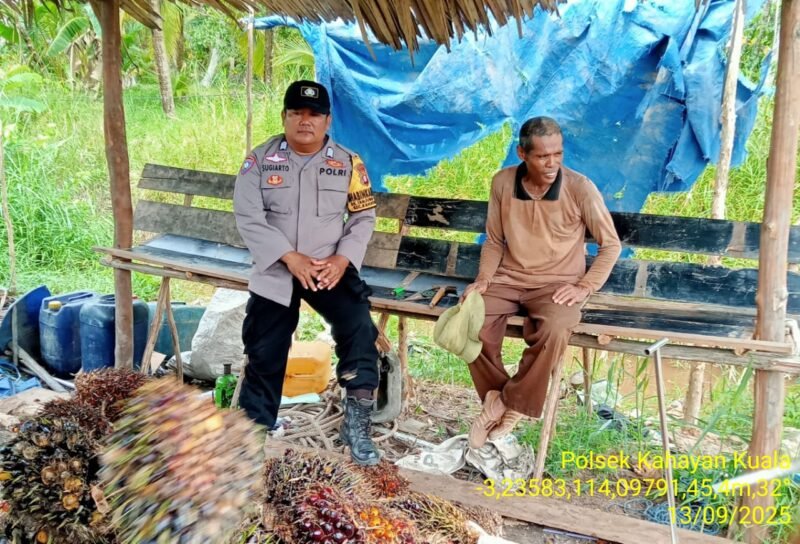 Polsek Kahayan Kuala lakukan sosialisasi kepada warga terkait Tindak Pidana Perdagangan Orang.