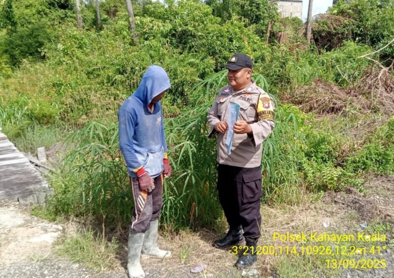 Personel Polsek Kahayan Kuala sambangi warga dan Memberikan himbauan Tentang Larangan Membakar hutan dan lahan