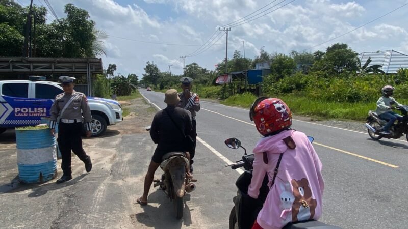 Sat Lantas Polres Pulang Pisau Berikan Himbauan Kamseltibcarlantas kepada Pengendara