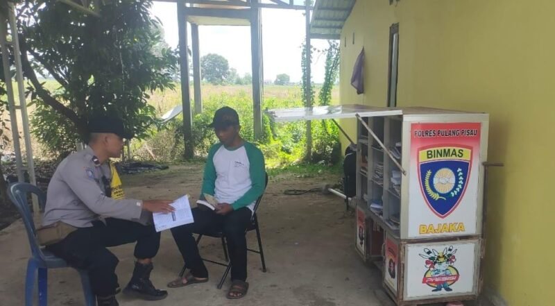 Budayakan baca Satbinmas Polres Pulang Pisau melalui bhabinkamtibmas melaksanakan perpustakaan keliling (Bajaka) Ke Pedesaan wilayah Kabupaten Pulang Pisau, Sabtu (13/09/2025).