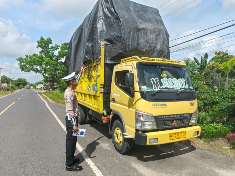 Satlantas Polres Pulang Pisau, Beri Teguran Humanis kepada Pengemudi Truk Overload