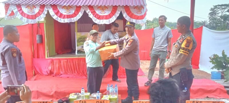 Perkuat Sinergi, Polres Dumai Resmikan Pos Satkamling dan Tanam Pohon di Mundam